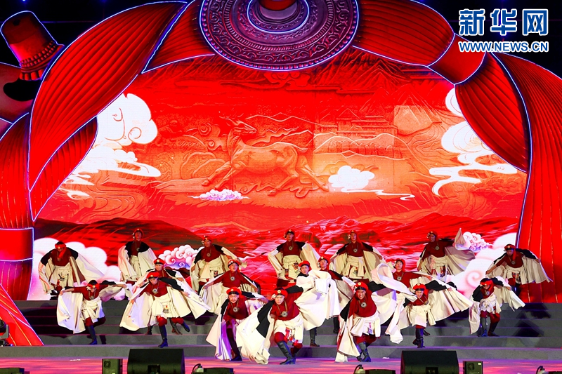 首届“康巴红·新龙十三”民俗文化旅游季活动在甘孜州新龙县开幕