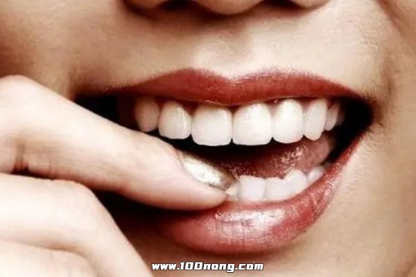 收藏推荐
:女人梦见掉牙齿是什么征兆，可能意味着失去某种东西（健康/工作等）